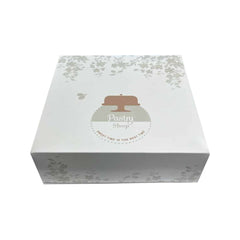 Süßwarenkarton mit der Aufschrift „PASTRY SHOP“