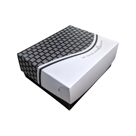 Cardboard cake box with aluminum inside