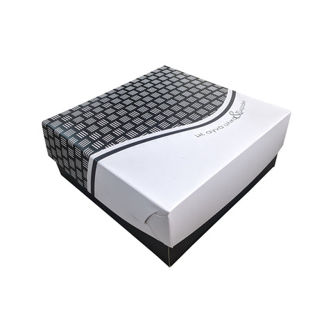 Cardboard cake box with aluminum inside