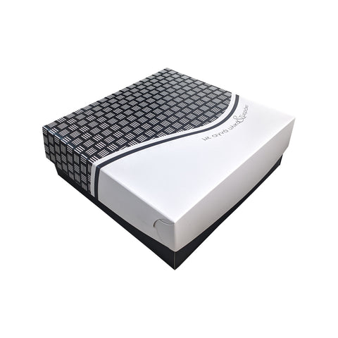 Cardboard cake box with aluminum inside