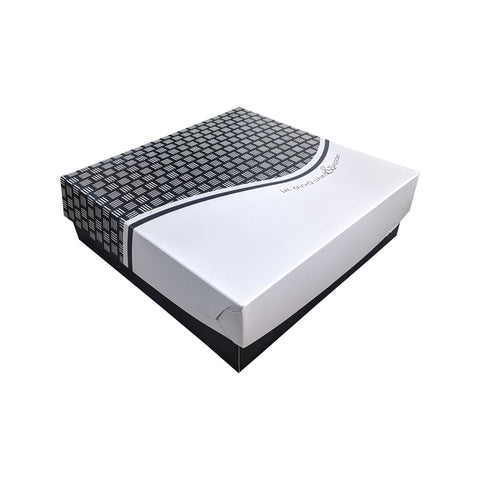 Cardboard cake box with aluminum inside