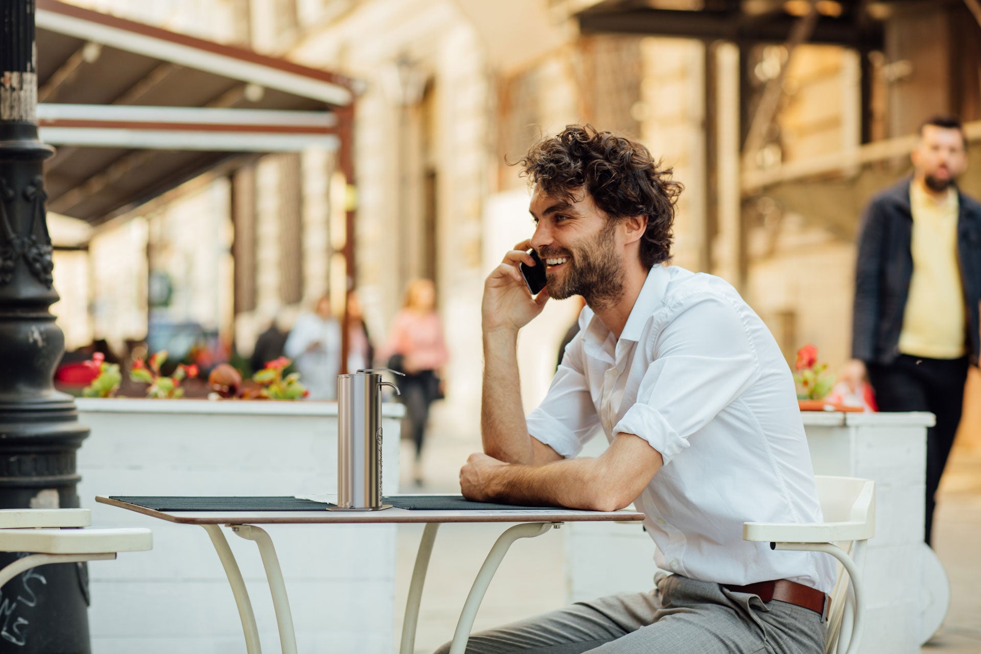 Dispenser manual pentru dezinfectant