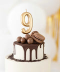 Lumânare tort aurie, cifra 9, decor aniversar HORECA